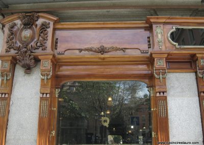 Restauración de revestimiento de fachada de madera.