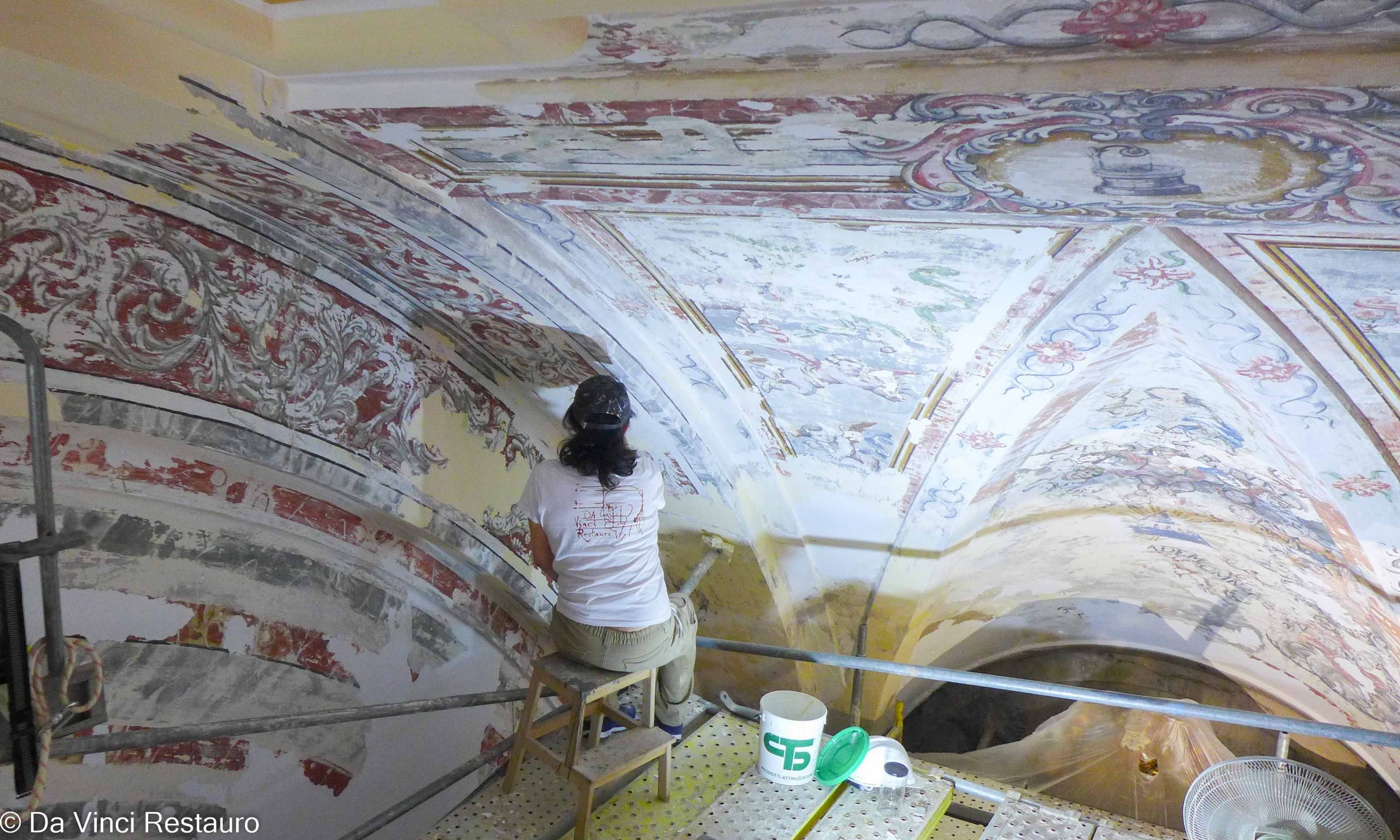 Restauradora de pintura mural